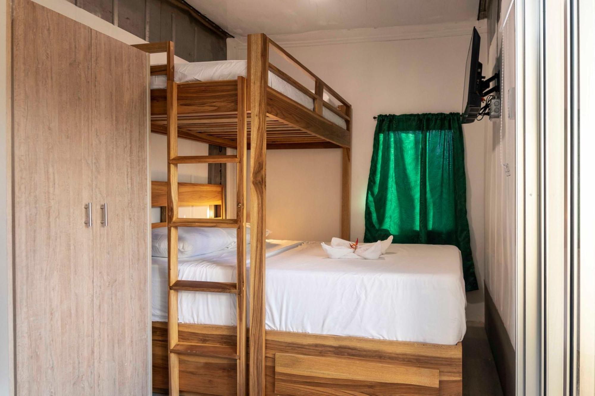 Emi'S Place Container Living Uvita Εξωτερικό φωτογραφία